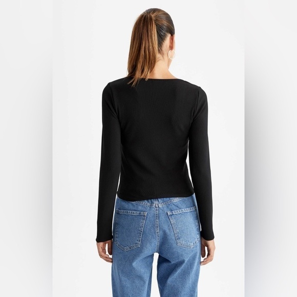 NWT Heartloom Ribbed Knit Sweetheart Neckline Black Top Large - Picture 9 of 11